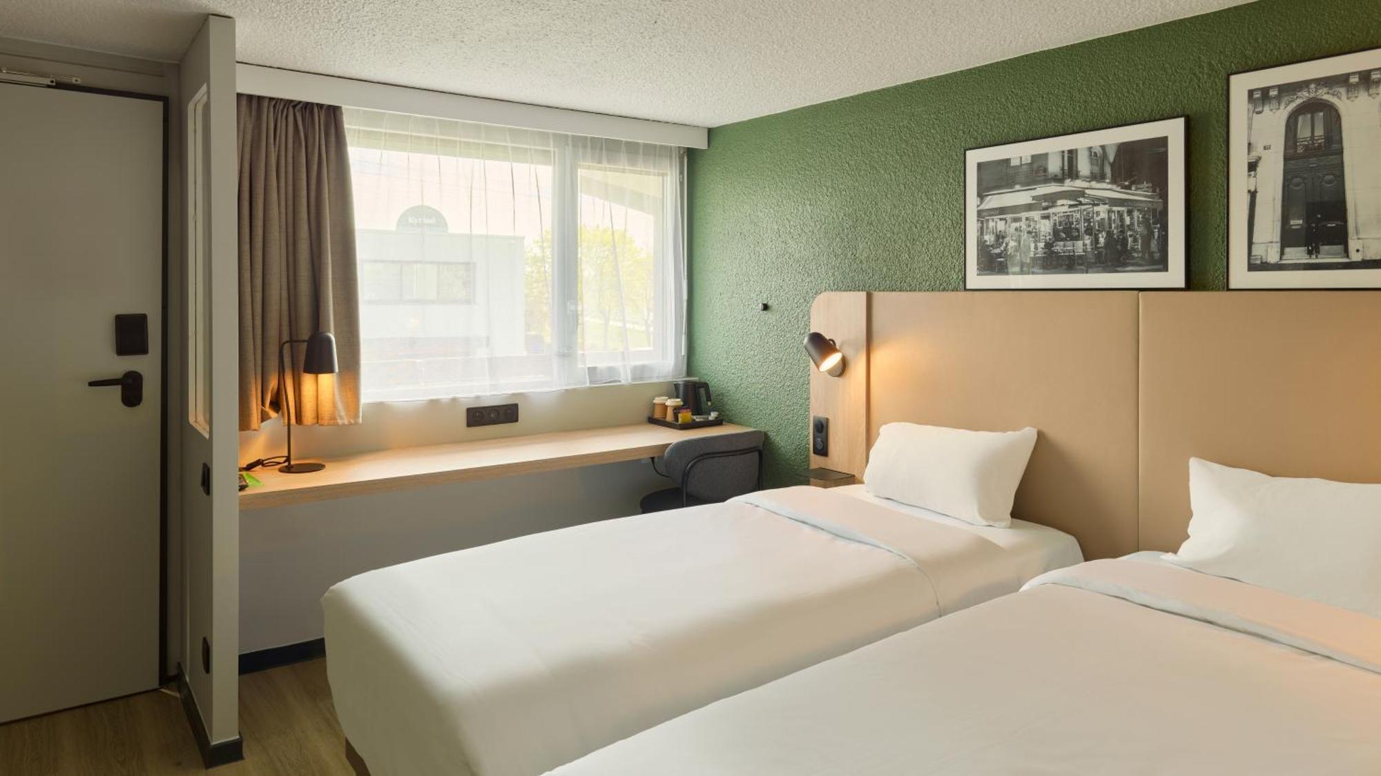 Twin Room,1742616832:JPEG